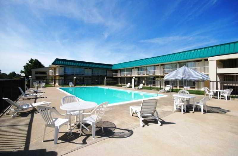 Red Roof Inn & Suites Cave City Exteriör bild