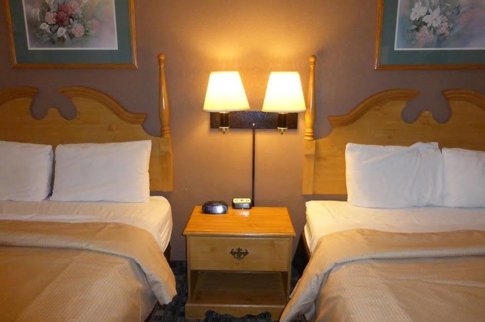 Red Roof Inn & Suites Cave City Exteriör bild