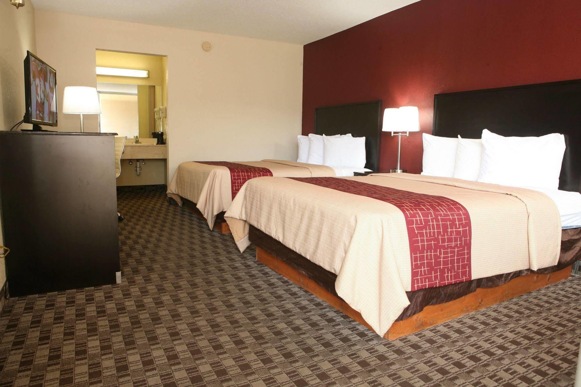 Red Roof Inn & Suites Cave City Exteriör bild